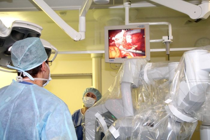 Впервые в России девочке сделали гинекологическую операцию с помощью робота [1]