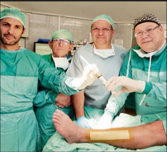 В Израиле впервые в мире провели пересадку костей, выращенных в лаборатории [1]
