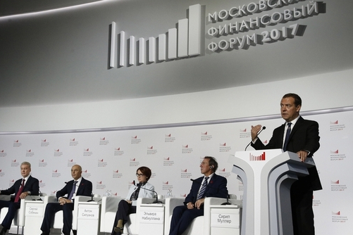 Дмитрий Медведев: цифровизация может «убить» целые профессии [1]