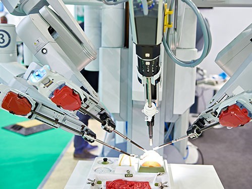 400 роботов-хирургов появятся в России к 2020 году [1]