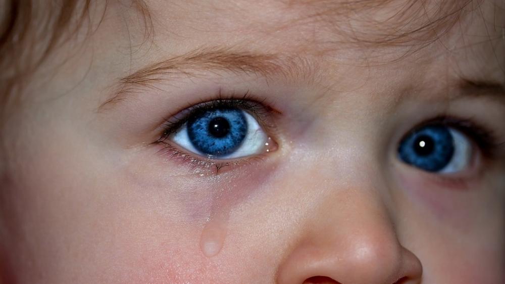Пассивное курение может приводить к поражениям глаз у детей