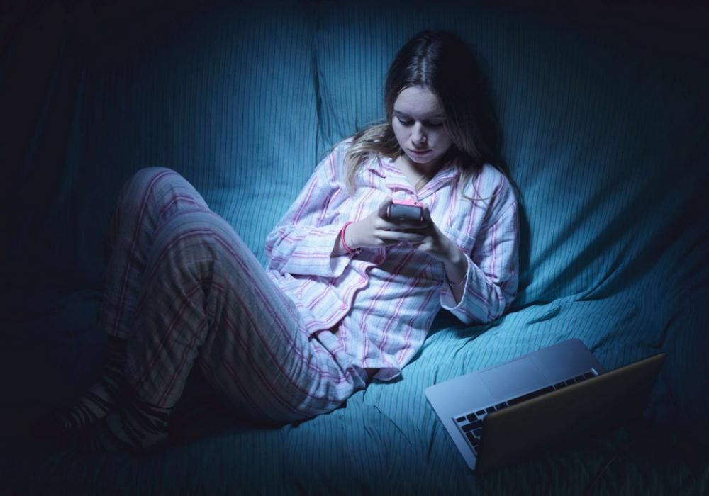 Более трех часов в день в соцсетях приводят к расстройству сна у подростков